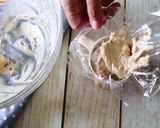 Foto langkah ke 8 dari resep Chocolate Mocha Cupcake.