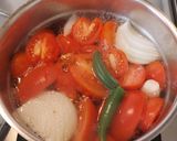 Foto del paso 1 de la receta: Chicharrón con nopalitos en salsa roja