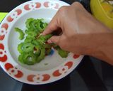 Foto langkah ke 4 dari resep Telur Dadar Pare Khas Pontianak.