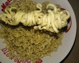 Foto langkah ke 2 dari resep Mie telur gulung.