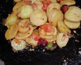 A picture of step 5 of Tawa aloo ki katliyan.