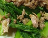 รูปขั้นตอนการทำที่ 2 ของ ผัดผักกวางตุ้งหมูสับ