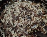 Foto langkah ke 5 dari resep Tongkol Suwir Kemangi Cabe Ijo.