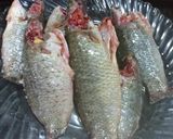 Hình bước làm 1 của món Cá rô đồng chiên giòn