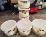 Foto del paso 6 de la receta: Postre de crema de queso y vainilla con pasas todo en frío