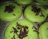 Foto langkah ke 8 dari resep Pukis Bulat Pelangi Ceria.