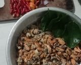Foto langkah ke 1 dari resep Tumis Kerang Tauco.