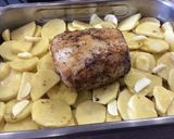 Egészben sült sertéskaraj tepsis burgonyával recept fázis 4 fotója