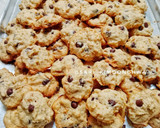 Foto langkah ke 4 dari resep Banana Choco Chips Soft Cookies.