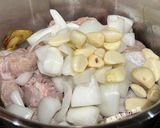 A picture of step 8 of Korean-Style Potato and Pork Rib Soup.