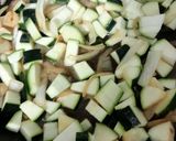 Foto del paso 3 de la receta: 🐔Filetes de pechuga de pollo con hortalizas🧅🧄🥒🥕🫑🍅