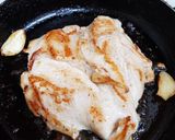 Foto langkah ke 5 dari resep Steak ayam saus jamur.