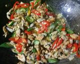 Foto langkah ke 3 dari resep Tumis kerang pelangi.