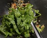 Foto langkah ke 4 dari resep Tumis Sawi Udang Rebon.