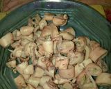 Foto langkah ke 1 dari resep Tumis cumi asin simple.