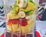 A picture of step 1 of Fruit & Yogurt Smoothie.