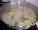 Foto del paso 8 de la receta: Filetes de merluza con patatas de vicio