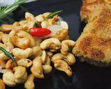 Ropogós tofu rozmaringos pirított kesudióval recept fázis 6 fotója