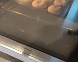 Une image de l'étape 4 de Donuts au four au glaçage kinder.