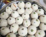 A picture of step 3 of Til ladoo.
