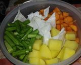 Foto langkah ke 4 dari resep Sayur sop ayam/sapi ala keluarga.