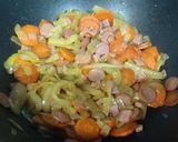 Foto del paso 13 de la receta Wok de zanahoria y cebolla con salchichas