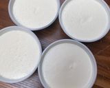 A picture of step 2 of Unicorn milkshake.