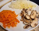 Foto del paso 1 de la receta: Pechuga de pavo en salsa de brandy con portobello y vegetales