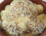 Foto del paso 4 de la receta: Patatas con nata y champiñones