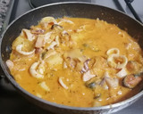 Foto del paso 3 de la receta: Calamares con chucrut en salsa de piquillos fácil