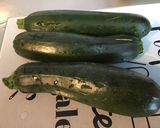 Une image de l'étape 1 de Courgettes marinées grillées à la plancha.