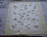 Foto del paso 3 de la receta: Empanada 4 quesos