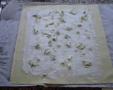 Foto del paso 3 de la receta: Empanada 4 quesos