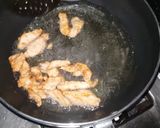 A picture of step 2 of Chicken chow mein.
