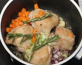 A picture of step 2 of Pollo alla cacciatora.