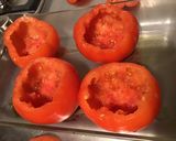 Une image de l'étape 7 de Tomates farcies au porc et trompettes de la mort.