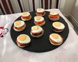 Foto del paso 3 de la receta: Tostadas de asadillo manchego y huevo duro