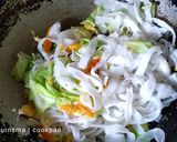 Foto langkah ke 7 dari resep #21. Kwetiau Kuah Topping Bakso.