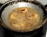 Foto langkah ke 2 dari resep Udang Goreng Asam.