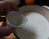 Foto del paso 1 de la receta: Flan de naranja con bizcocho y nueces