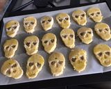 Une image de l'étape 8 de Galettes de maïs « crânes » au parmesan et origan.