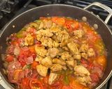 A picture of step 4 of Chicken Arrabbiata.