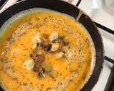 Foto del paso 5 de la receta: Omelette de queso de almendras, jamón de pavo, champiñones y hogao 🍅 en 15 minutos