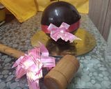 A picture of step 12 of Pinata chocolate cake.