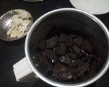 A picture of step 1 of Oreo Choco lollipops.