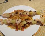 Foto del paso 11 de la receta: Falsas migas de cuscús con verdura su chorizo y brochetas de langostinos con piña