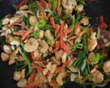 A picture of step 7 of Pad thai noodles.