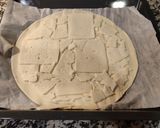 Foto del paso 2 de la receta: Empanada de hojaldre de queso con jamón York 😋😋