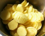 Krumplifőzelék fasírttal🥘 recept fázis 1 fotója