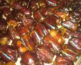 Foto langkah ke 2 dari resep Kurma coklat isi elmer glaze.